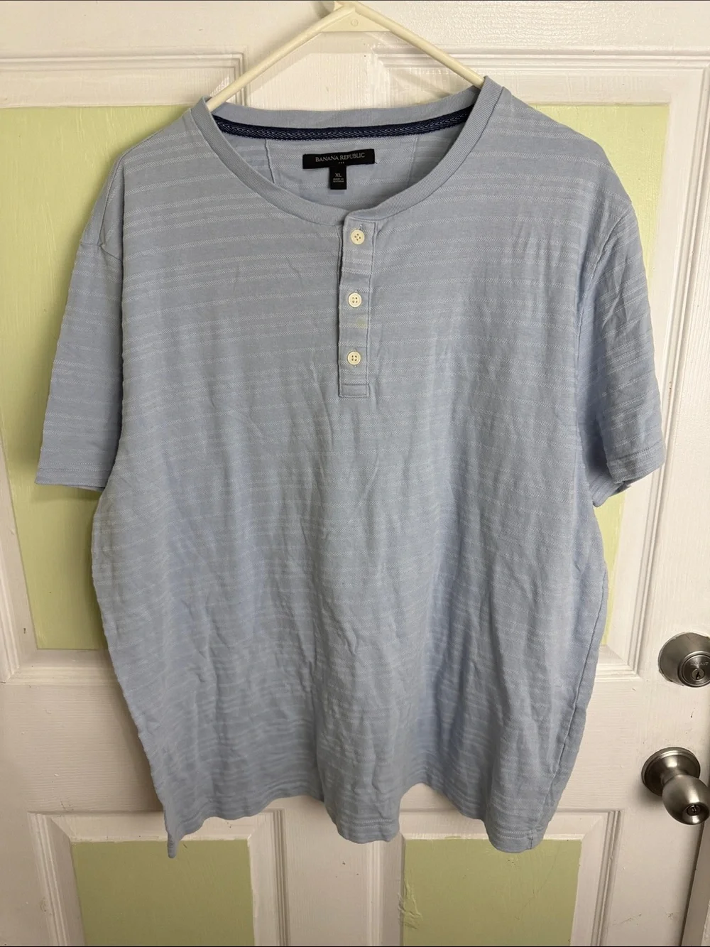 Banana Republic Men's Pale Blue Short Sleeve Henley